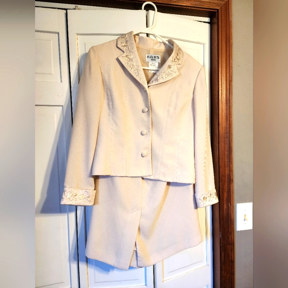 Ladies suit